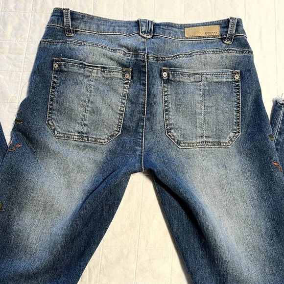 Democracy Blue and Cream Skinny Jeans with Floral Embroidery - Picture 8 of 13